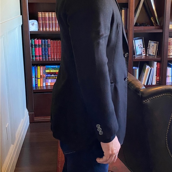 Black Armani Colleczioni, unconstructed, 100% wool blazer. Fits sizes 38-40 - Picture 2 of 5